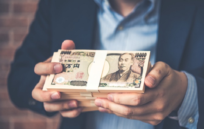 既卒から就職した時の年収額とは?高収入に繋がるポイントや就活のコツを伝授します